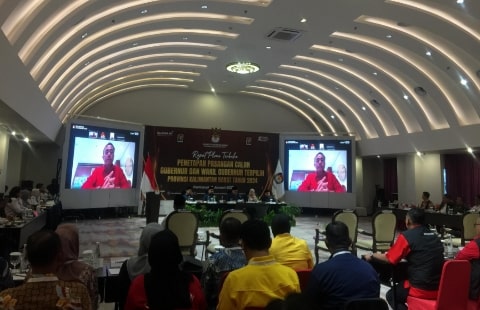 Krisantus Kurniawan, Wagub Kalimantan Barat periode 2025-2030 saat memberikan sambutan via zoom dalam kegiatan Rapat Pleno Terbuka Penetapan Pasangan Calon Gubernur dan Wakil Gubernur Kalimantan Barat yang di selenggarakan oleh KPU Kalbar bertempat di Hotel Mercure, Kota Pontianak, Kamis (09/01/25). Foto/Istimewa. 