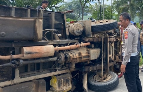 Truk Rem Blong Tabrak Tiga Sepeda Motor di Kubu Raya, Dua Korban Luka Serius