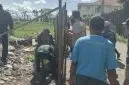 Ratusan Warga Di Jalan Siaga Kubu Raya Buka Paksa Penutup Jalan Yang Dipasang Orang Tak Dikenal. Foto/Istimewa. 