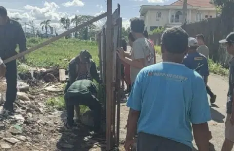 Ratusan Warga Di Jalan Siaga Kubu Raya Buka Paksa Penutup Jalan Yang Dipasang Orang Tak Dikenal. Foto/Istimewa. 