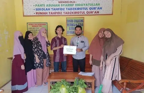 LAZISNU Kalbar Salurkan Bantuan Pangan di Panti Asuhan Syarief Hidayatullah. Foto/Istimewa. 