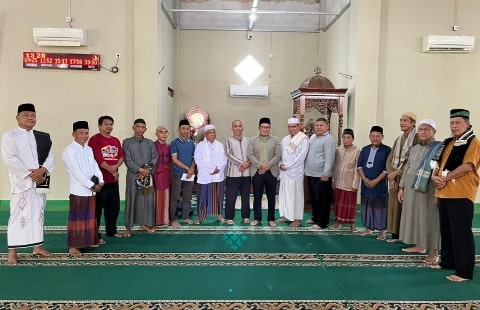 Bantu Penyelesaian Pembangunan, Sujiwo Sumbang Rp 100 Juta Untuk Masjid Awwaluddin