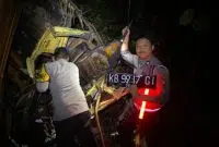 Hilang Kendali, Truk Terjun ke Jurang Dua Nyawa Melayang. Foto/Istimewa. 