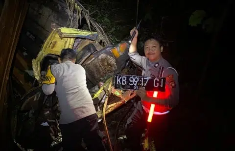 Hilang Kendali, Truk Terjun ke Jurang Dua Nyawa Melayang. Foto/Istimewa. 