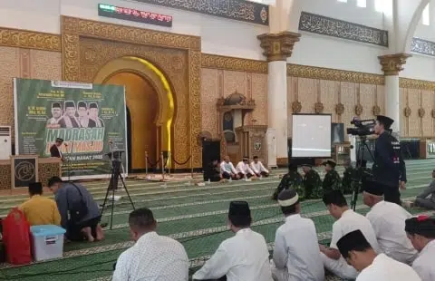 Menag Nasaruddin Umar Minta Pemerintah Daerah Perhatikan Kesejahteraan Imam Masjid. Foto/Istimewa. 