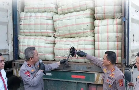 Polda Kalbar Ungkap Kasus Importasi Pakaian Bekas Tanpa Ijin, Satu Tersangka Ditangkap. Foto/Istimewa. 