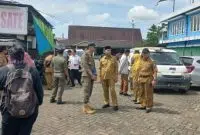 Pj Bupati Kubu Raya Tinjau Relokasi Pedagang di Desa Parit Baru. Foto/Istimewa. 