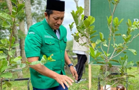 Tanam Pohon Bersama Sultan HB X, Addin: Kolaborasi Pemuda Selamatkan Bumi dari Krisis Air