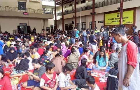 Polres Metro Jakarta Pusat Gelar Bakti Kesehatan Lapangan Untuk Korban Kebakaran Kebon Kosong. Foto/Istimewa. 