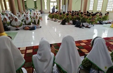 MTs Al-Madani Pontianak Sukses Gelar Peringatan Isra’ Mi’raj di Masjid Muhtadin Untan. Foto/Istimewa. 