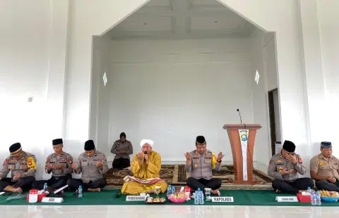 Isra Mi'raj di Polres Kubu Raya, Polisi Diajarkan Pentingnya Kejujuran dan Amanah. Foto/Istimewa. 