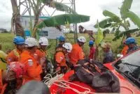 Warga Banjarmasin Melakukan Percobaan Bunuh Diri dari Tower SUTT Milik PLN. Foto/Istimewa. 