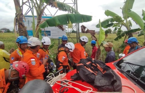 Warga Banjarmasin Melakukan Percobaan Bunuh Diri dari Tower SUTT Milik PLN. Foto/Istimewa. 