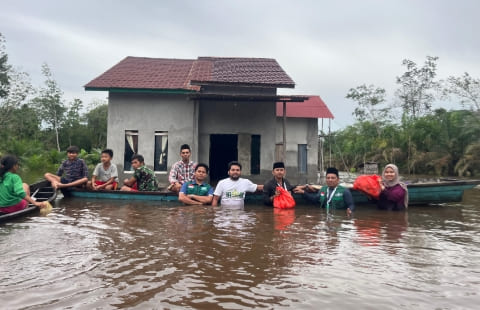 Gerak Cepat, LAZISNU PWNU Kalbar Salurkan Bantuan Korban Banjir