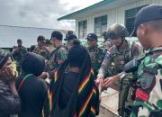 TNI-Polri Gelar Bakti Sosial Kepada Warga Kiwirok