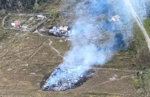 Akibat Perselingkuhan, Komplotan KKB Serang Warga dan Bakar Bangunan. Foto/Istimewa. 