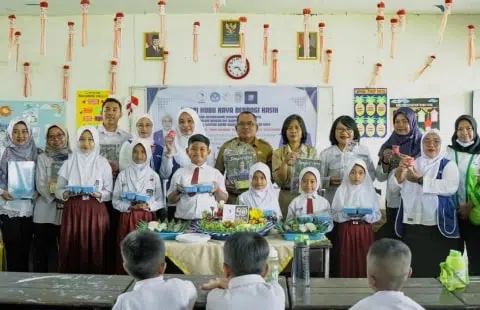 HUT ke-50, IWAPI Kubu Raya Berbagi Makanan Bergizi Gratis