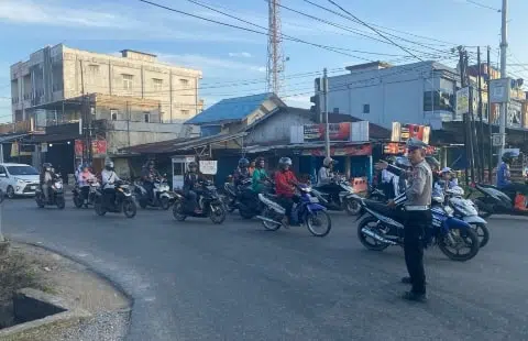 Polres Kubu Raya Pastikan Kelancaran Lalu Lintas dengan Strong Point Pagi