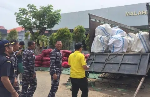 Lantamal XII Kembali Gagalkan Penyelundupan Ilegal: 174 Karung Jengkol dan 74 Balpres