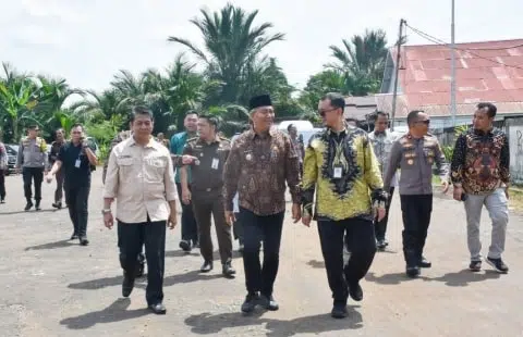 Tim KemenPAN-RB beserta Tim Kejagung RI dan Kajati Kalbar Tinjau Lokasi Pembangunan Kantor Kajari Kubu Raya. Foto/Istimewa. 