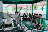 Jelang Ramadhan, PAC GP Ansor Sungai Kakap Ziarah ke Makam Pimpinan Pondok Pesantren. Foto/Istimewa. 