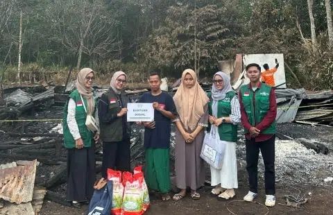 NU Care Kalbar Salurkan Bantuan ke Korban Kebakaran di Kubu Raya. Foto/Istimewa. 