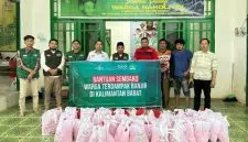 LAZISNU dan LP MA'ARIF PWNU Kalbar Salurkan Bantuan Sembako Untuk Korban Banjir. Foto/Istimewa. 