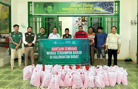 LAZISNU dan LP MA'ARIF PWNU Kalbar Salurkan Bantuan Sembako Untuk Korban Banjir. Foto/Istimewa. 