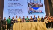 KWI Anugerahi Ketum GP Ansor Penghargaan Sehati Seperjalanan. Foto/Istimewa. 