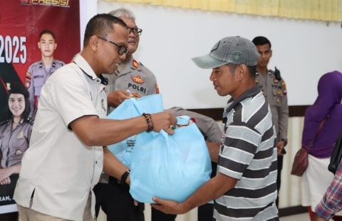 Polresta Bersama BEM STAKatN Pontianak Gelar Bakti Sosial