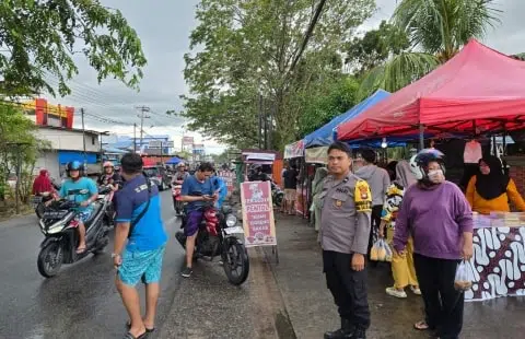 Polisi Amankan Aktifitas Masyarakat di Pasar Juadah Sungai Raya Selama Ramadhan. Foto/Istimewa. 