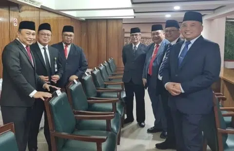 Kakanwil Kemenag Muhajirin Yanis Hadiri Sidang Paripurna di DPRD Kalbar. Foto/Istimewa. 