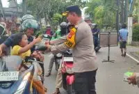 Kapolresta Pontianak Bagikan Takjil Ramadhan Untuk Masyarakat. Foto/Istimewa. 