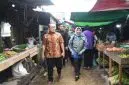 Bupati Kubu Raya Sujiwo Tinjau Pasar Menanjak di Desa Parit Baru. Foto/Istimewa. 