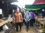 Bupati Kubu Raya Sujiwo Tinjau Pasar Menanjak di Desa Parit Baru