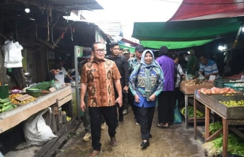 Bupati Kubu Raya Sujiwo Tinjau Pasar Menanjak di Desa Parit Baru