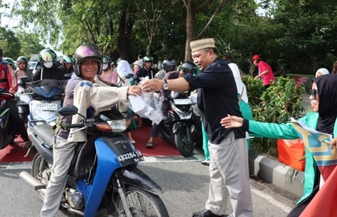 Kakanwil Kemenag Kalbar Bersama Organisasi Perempuan Lintas Agama Berbagi 1000 Takjil Moderasi