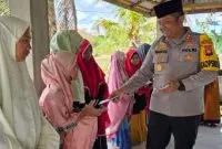 Kapolres Kubu Raya Safari Ramadhan ke Pondok Pesantren, Bagikan Bansos untuk Santri. Foto/Istimewa. 