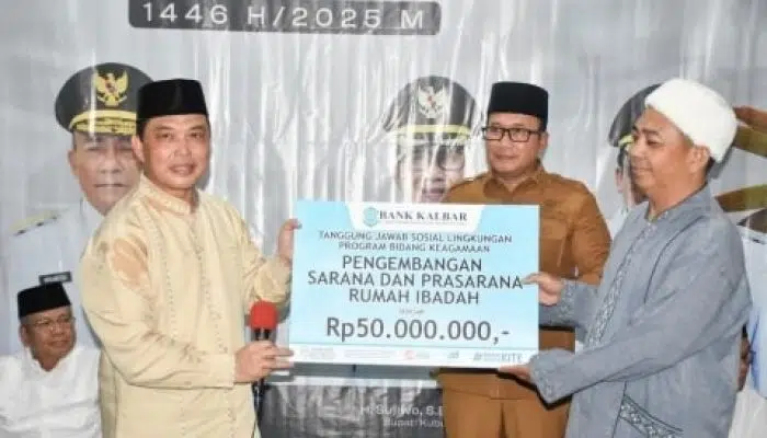 Bupati Sujiwo Serahkan SK Masjid Awaluddin Menjadi Masjid Agung Kubu Raya