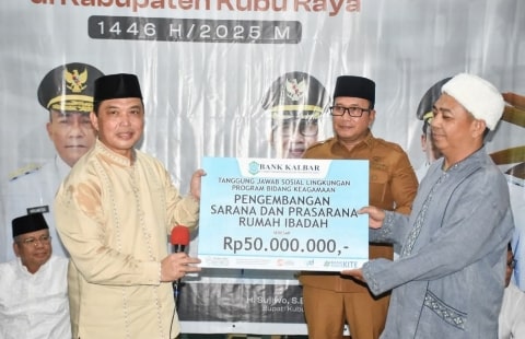 Bupati Sujiwo Serahkan SK Masjid Awaluddin Menjadi Masjid Agung Kubu Raya