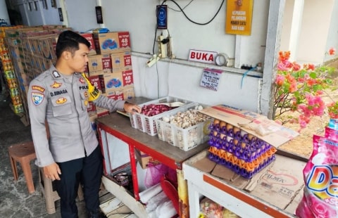 Polsek Rasau Jaya Periksa Harga Minyak Goreng di Pasar