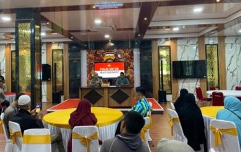 Polresta Pontianak Gelar Bakti Sosial untuk Guru Ngaji dan Marbot Masjid