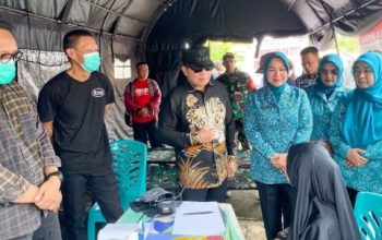 Tinjau Banjir di Kubu Raya, Bupati Sujiwo Pastikan Distribusi Bantuan Lancar