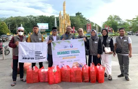 JPPR Kalbar Bagikan Ratusan Takjil Ramadhan di Digulis Pontianak