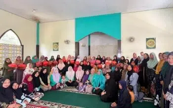 Gandeng Majlis Taklim, Fatayat NU Kubu Raya Berikan Santunan Untuk Kaum Dhuafa