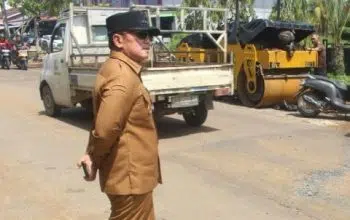 Kerja Lamban, Bupati Sujiwo Tegur Pelaksana Perbaikan Jalan Parit Bugis Sungai Raya