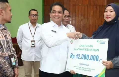 Serahkan Bantuan Operasional, Bahasan Harap RT-RW Dukung Program Pemkot