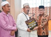 Pemkab Kubu Raya Serahkan Honorium Pekerja Sosial dan THR Non-ASN