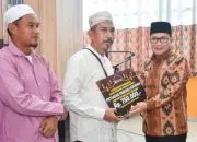 Pemkab Kubu Raya Serahkan Honorium Pekerja Sosial dan THR Non-ASN