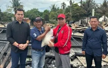 Kunjungi Lokasi Kebakaran, Lasarus Janjikan Tempat Tinggal Baru untuk Warga Kekurak Kapuas Hulu